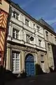 Hôtel de Brie view from the rue du Chapitre. The blue gate passing under the hôtel was reopened in 1990.
