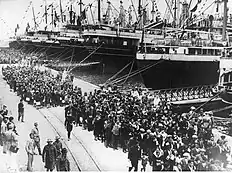 Italo Balbo welcomes Italian colonists in Libya, 1938