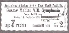  A rectangular card, the main text of which reads "Ausstellung München 1910. Neue Musik-Festhalle. Gustav Mahler&nbsp;VIII. Symphonie, Erste Aufführung, Montag 12. September 1910."