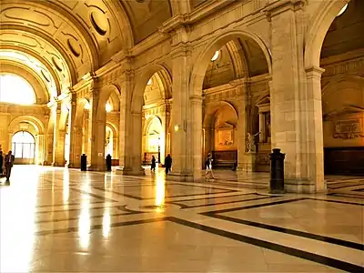 Hall of the "Pas Perdus" leading to courtrooms