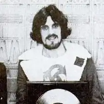 Capaldi accepting a Gold record for Trafffic in 1972.