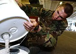 Preparing for use&nbsp;– filling the scrubber canister with sodalime