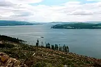 The inner firth seen from the Cowal peninsula near Dunoon, looking northeast to the coast of Inverclyde at Cloch point, south of Gourock and Greenock, and beyond that the Tail of the Bank. PS&nbsp;Waverley can be seen cruising south "doon the watter"