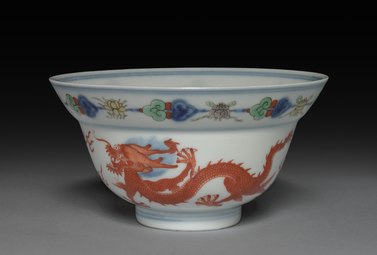 Chinese bowl; 1723–1735 (Qing Dynasty); porcelain with doucai decoration; diameter: 11.8&nbsp;cm, overall: 6.4&nbsp;cm; from the Jiangxi province (China); Cleveland Museum of Art
